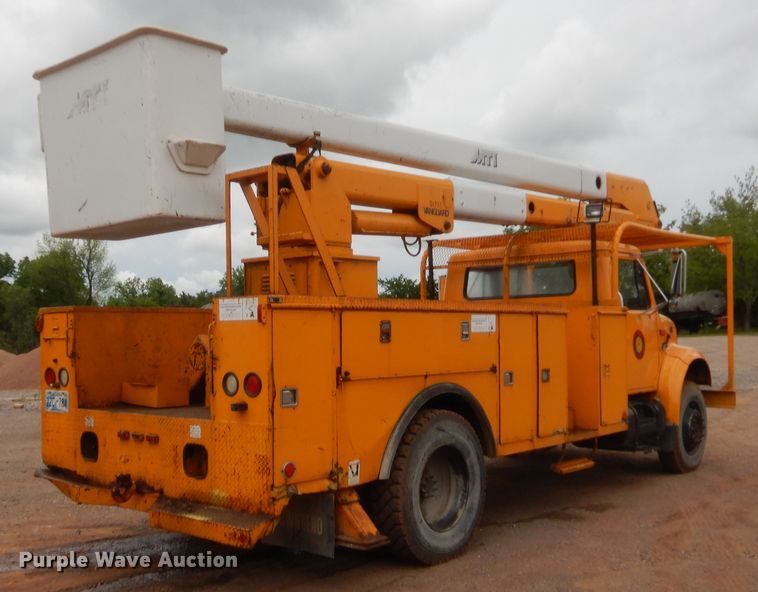 image for item IP9795 2000 International 4700  bucket truck