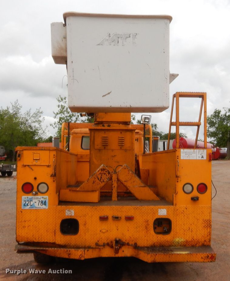 image for item IP9795 2000 International 4700  bucket truck