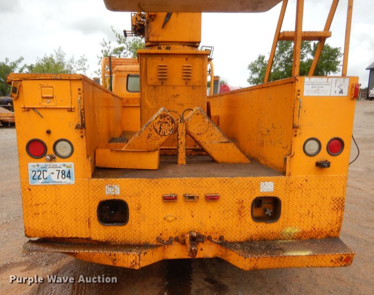 image for item IP9795 2000 International 4700  bucket truck
