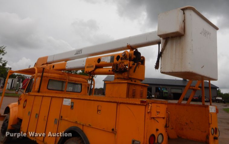 image for item IP9795 2000 International 4700  bucket truck