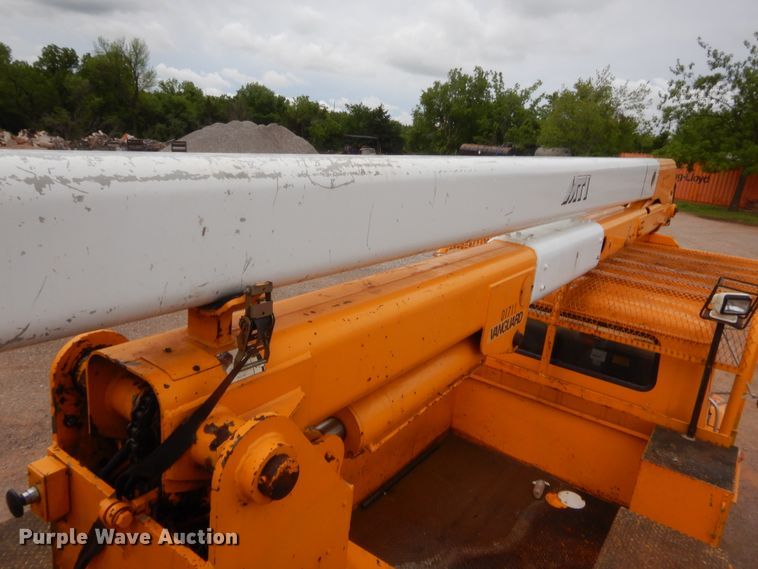 image for item IP9795 2000 International 4700  bucket truck