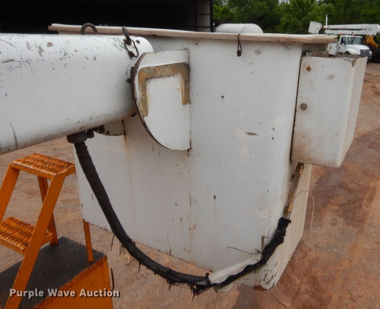 image for item IP9795 2000 International 4700  bucket truck