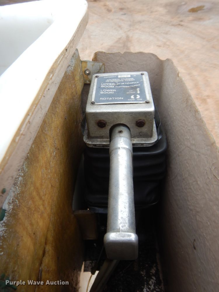 image for item IP9795 2000 International 4700  bucket truck