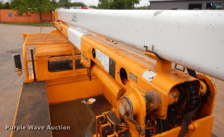 image for item IP9795 2000 International 4700  bucket truck