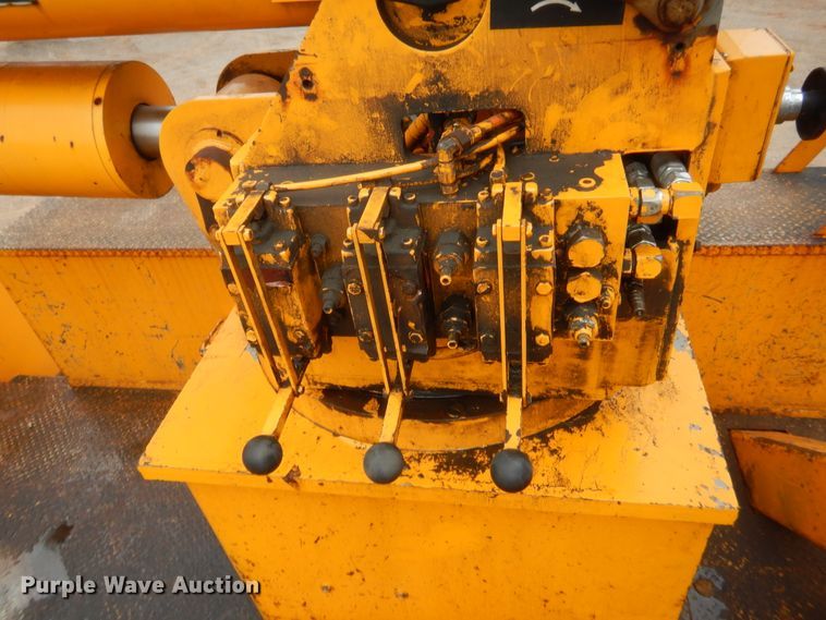 image for item IP9795 2000 International 4700  bucket truck