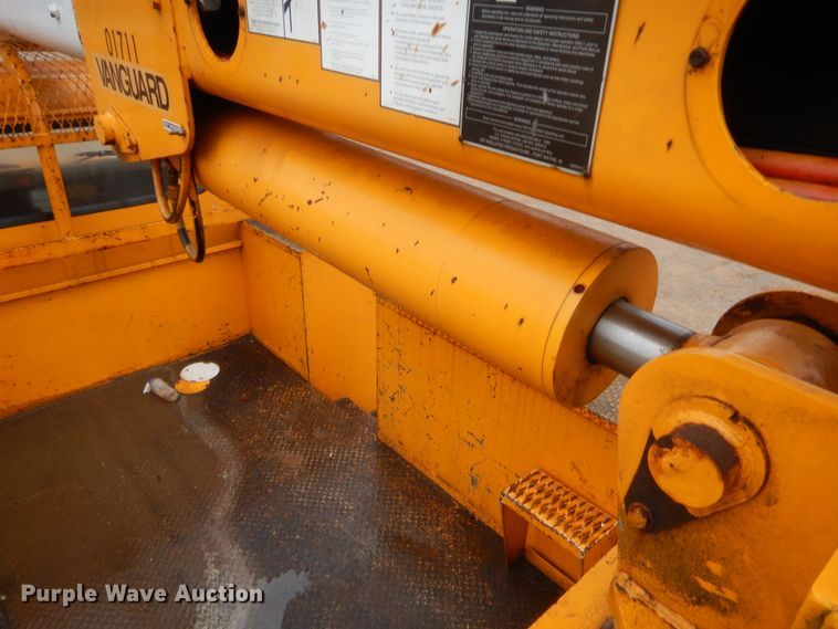 image for item IP9795 2000 International 4700  bucket truck