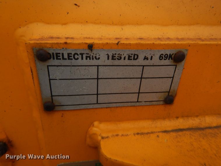 image for item IP9795 2000 International 4700  bucket truck