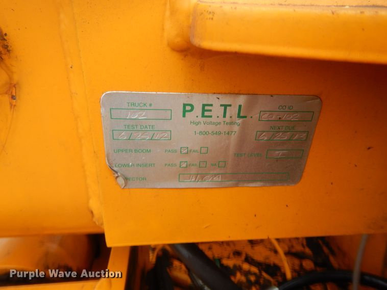 image for item IP9795 2000 International 4700  bucket truck