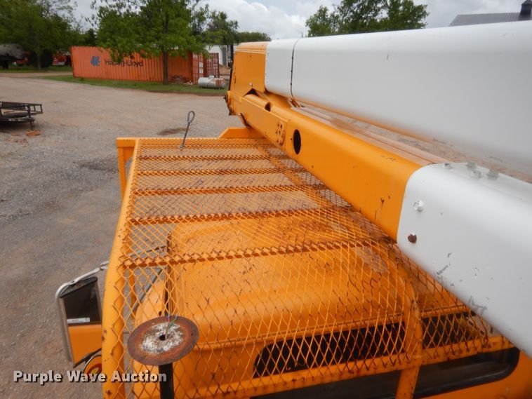 image for item IP9795 2000 International 4700  bucket truck