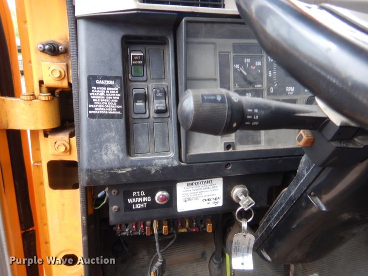 image for item IP9795 2000 International 4700  bucket truck