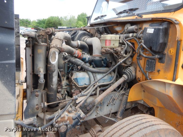 image for item IP9795 2000 International 4700  bucket truck