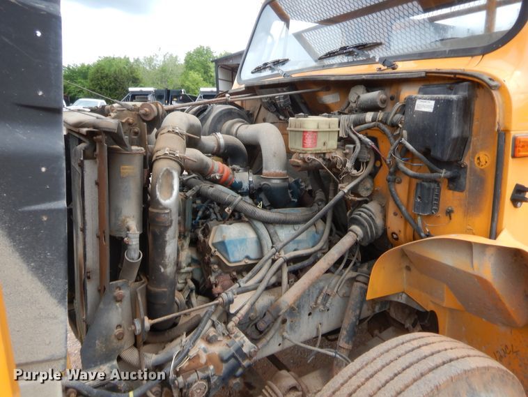 image for item IP9795 2000 International 4700  bucket truck