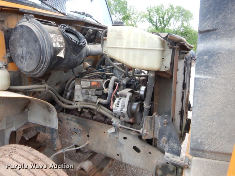 image for item IP9795 2000 International 4700  bucket truck