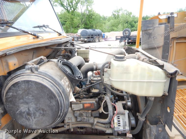 image for item IP9795 2000 International 4700  bucket truck