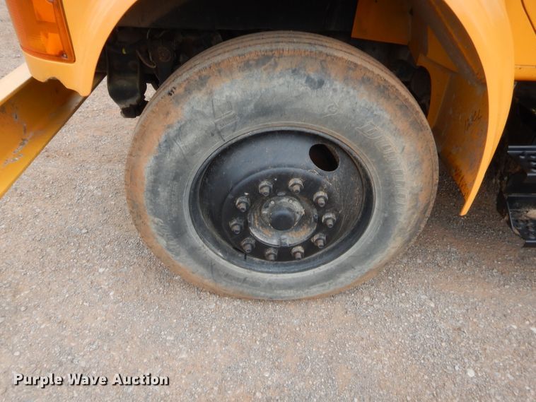 image for item IP9795 2000 International 4700  bucket truck