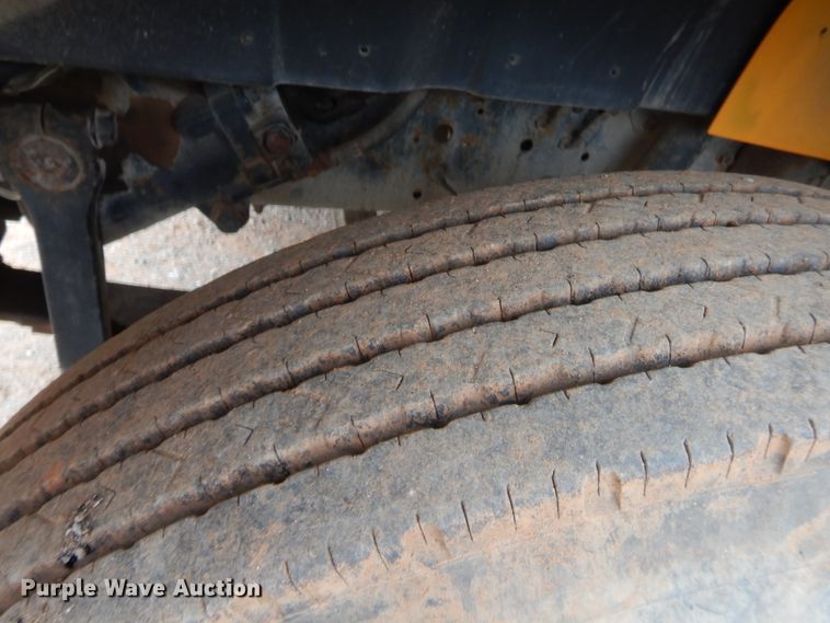 image for item IP9795 2000 International 4700  bucket truck