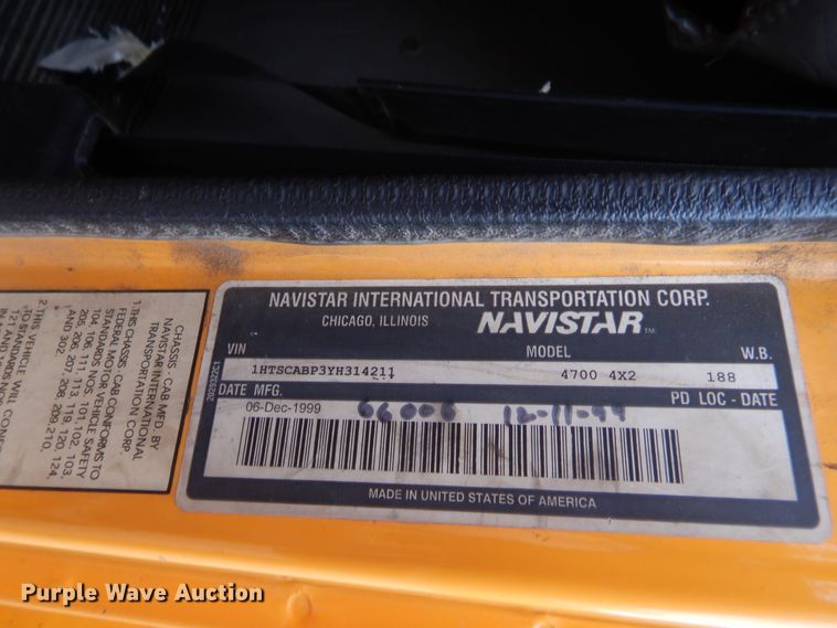 image for item IP9795 2000 International 4700  bucket truck