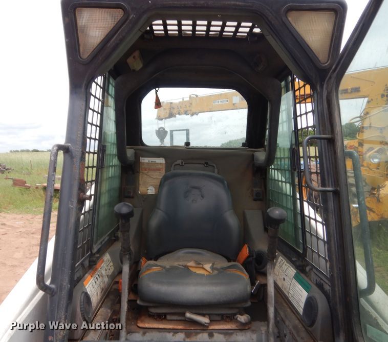 image for item IP9827 2002 Bobcat T200  tracked skid steer loader
