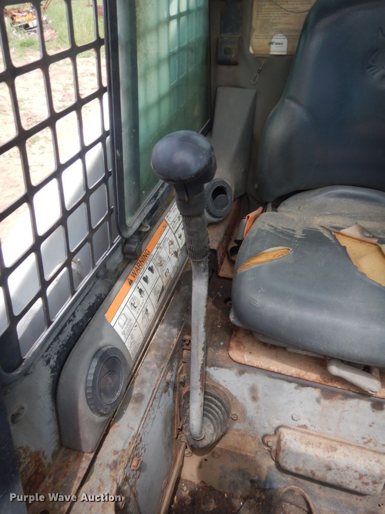 image for item IP9827 2002 Bobcat T200  tracked skid steer loader