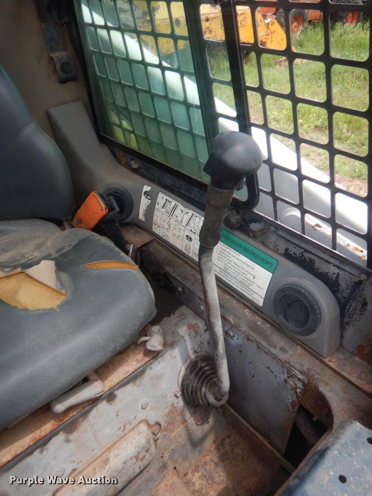 image for item IP9827 2002 Bobcat T200  tracked skid steer loader