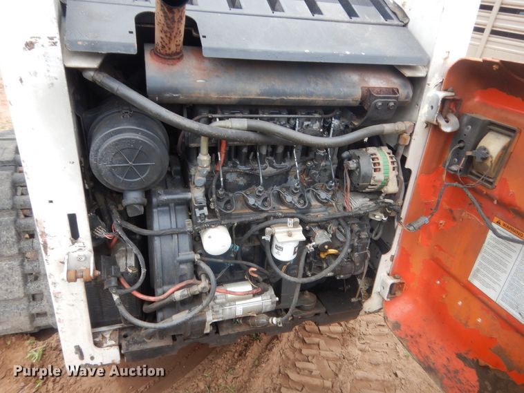 image for item IP9827 2002 Bobcat T200  tracked skid steer loader