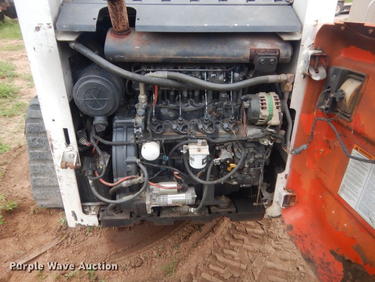 image for item IP9827 2002 Bobcat T200  tracked skid steer loader