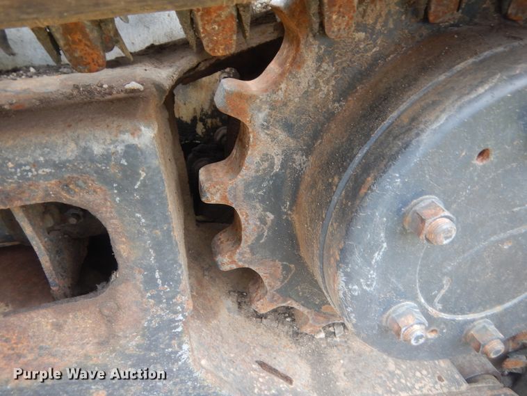 image for item IP9827 2002 Bobcat T200  tracked skid steer loader