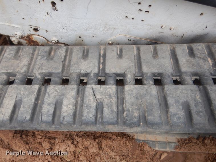 image for item IP9827 2002 Bobcat T200  tracked skid steer loader