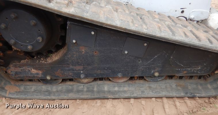 image for item IP9827 2002 Bobcat T200  tracked skid steer loader