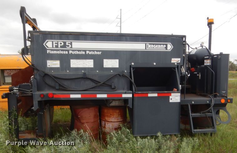 image for item IP9830 Bergkamp FP5  pot hole patcher bed