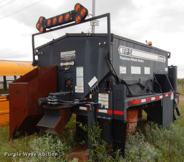 image for item IP9830 Bergkamp FP5  pot hole patcher bed