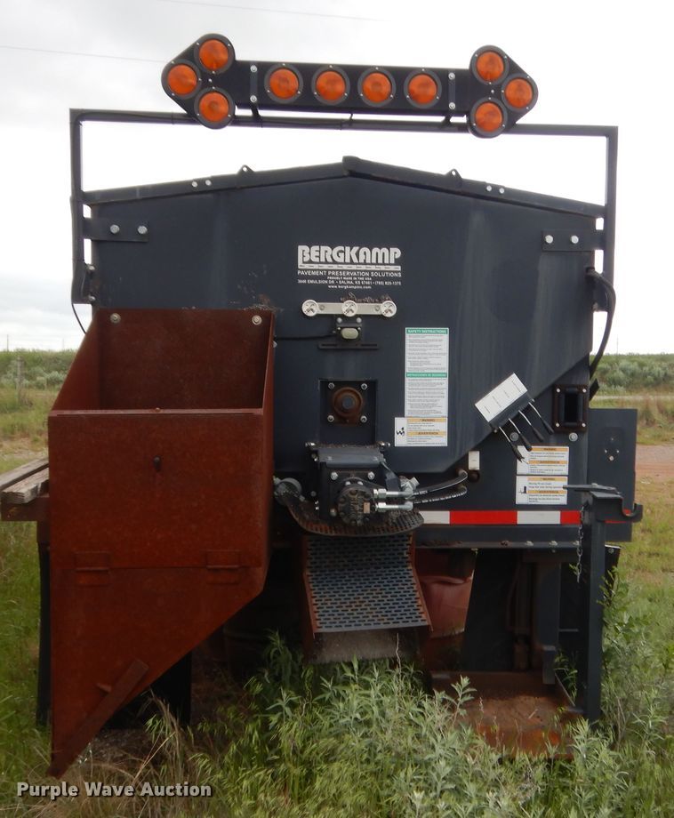 image for item IP9830 Bergkamp FP5  pot hole patcher bed