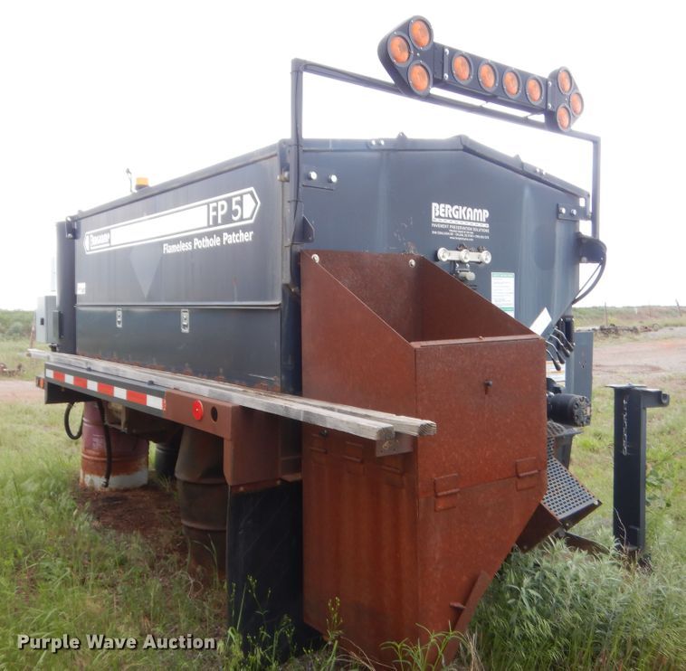 image for item IP9830 Bergkamp FP5  pot hole patcher bed