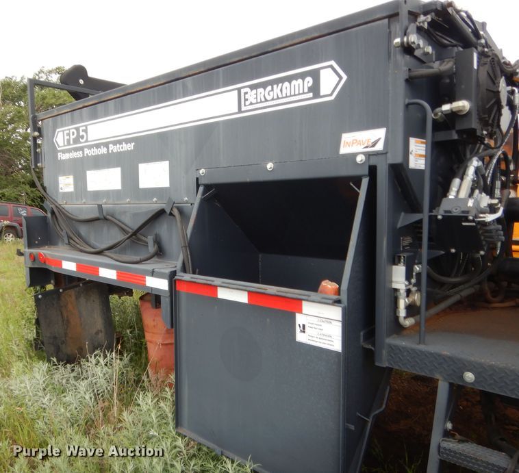 image for item IP9830 Bergkamp FP5  pot hole patcher bed