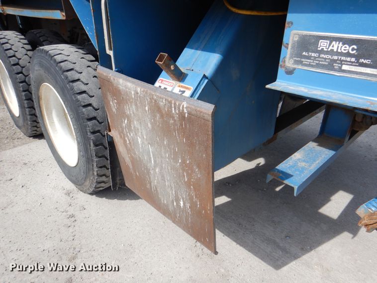 image for item IQ9460 2005 International 7400  digger derrick truck