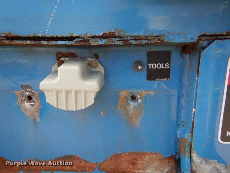 image for item IQ9460 2005 International 7400  digger derrick truck