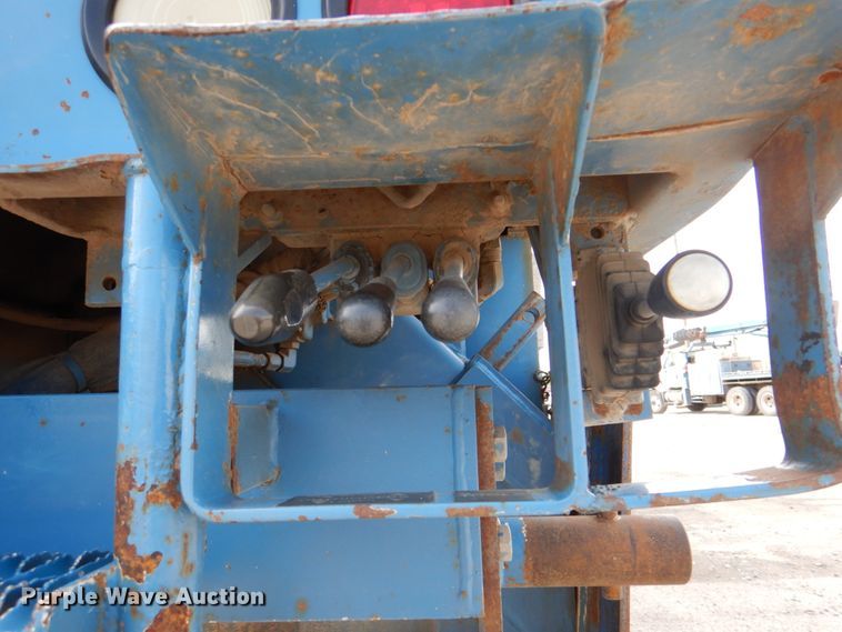 image for item IQ9460 2005 International 7400  digger derrick truck