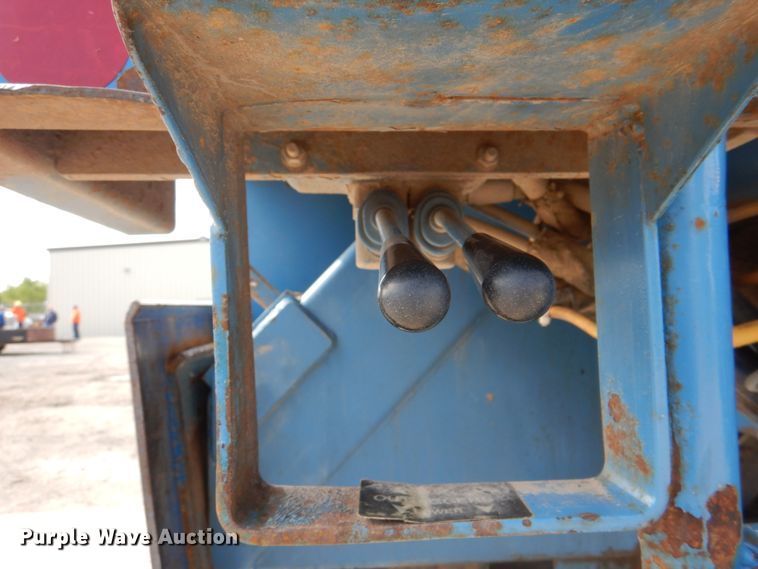 image for item IQ9460 2005 International 7400  digger derrick truck