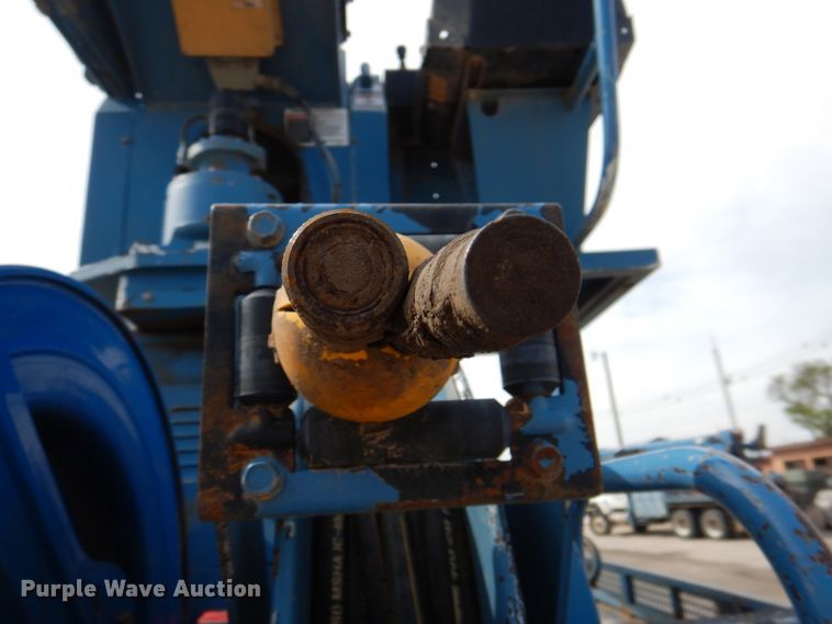 image for item IQ9460 2005 International 7400  digger derrick truck