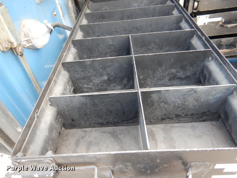 image for item IQ9460 2005 International 7400  digger derrick truck