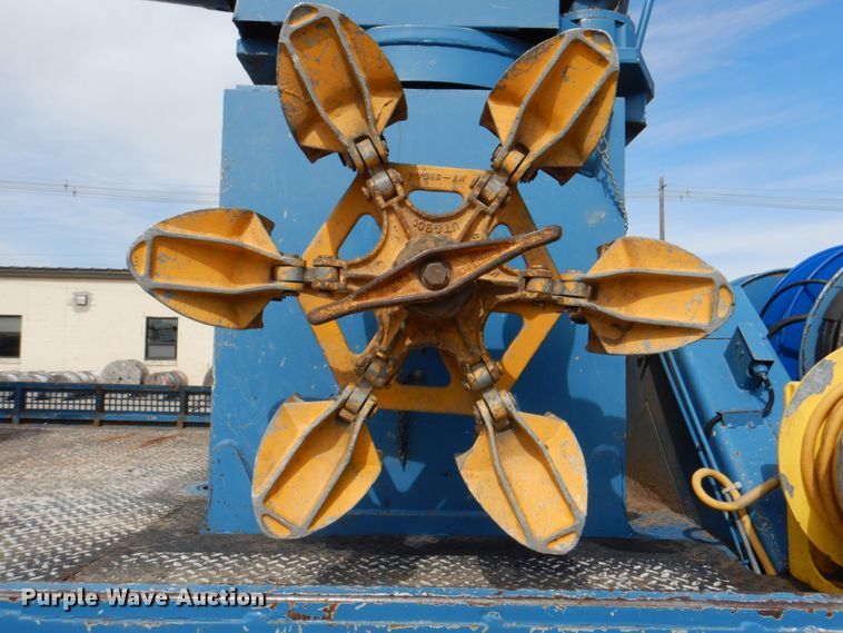 image for item IQ9460 2005 International 7400  digger derrick truck