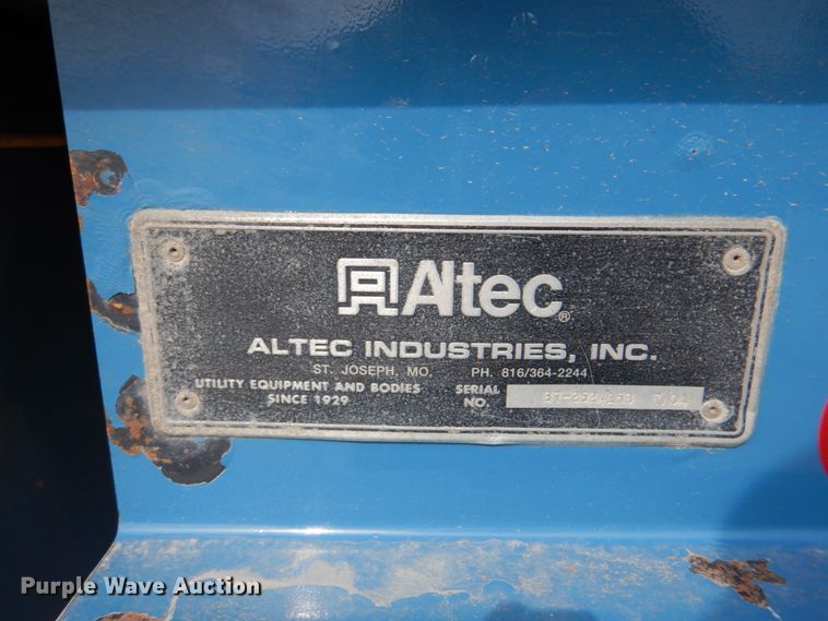 image for item IQ9460 2005 International 7400  digger derrick truck