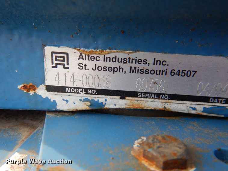 image for item IQ9460 2005 International 7400  digger derrick truck