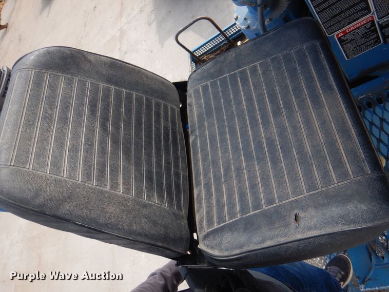 image for item IQ9460 2005 International 7400  digger derrick truck