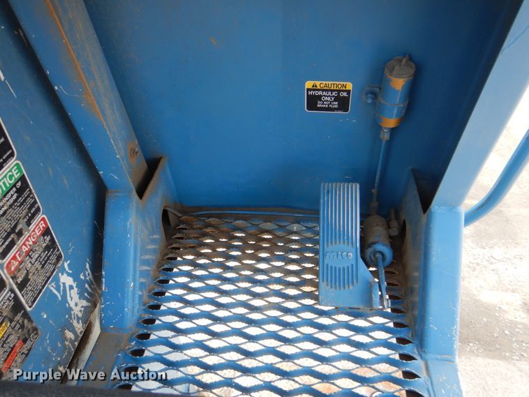 image for item IQ9460 2005 International 7400  digger derrick truck