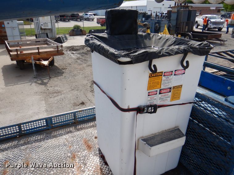 image for item IQ9460 2005 International 7400  digger derrick truck