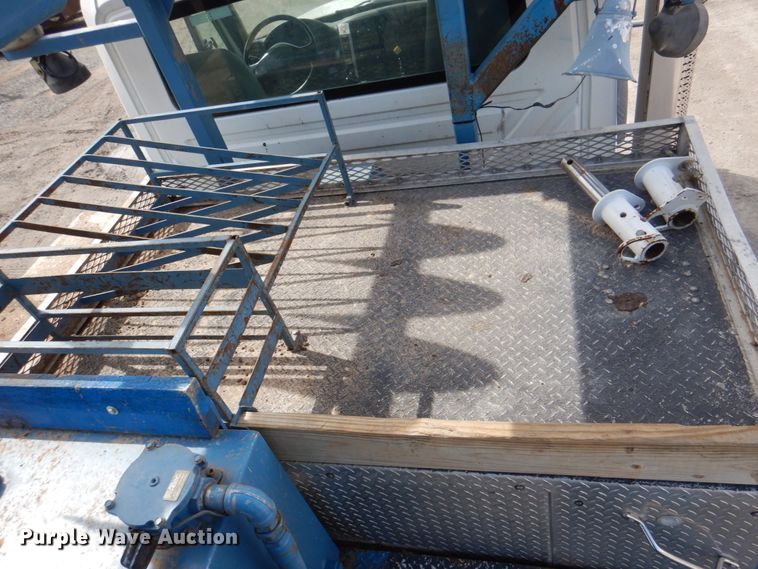 image for item IQ9460 2005 International 7400  digger derrick truck