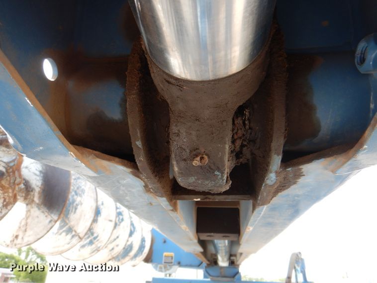 image for item IQ9460 2005 International 7400  digger derrick truck