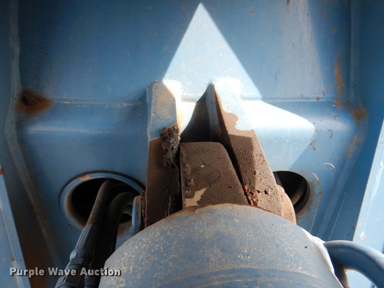 image for item IQ9460 2005 International 7400  digger derrick truck