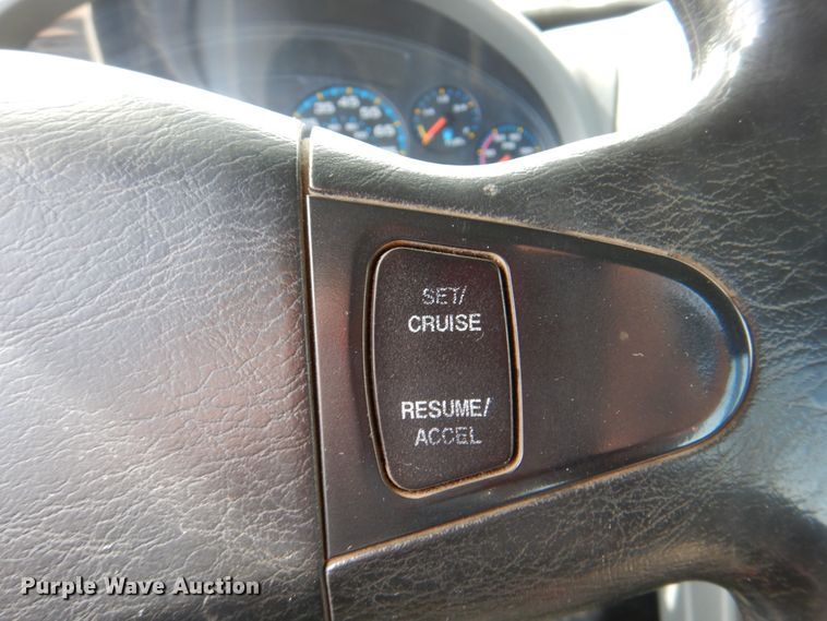 image for item IQ9460 2005 International 7400  digger derrick truck